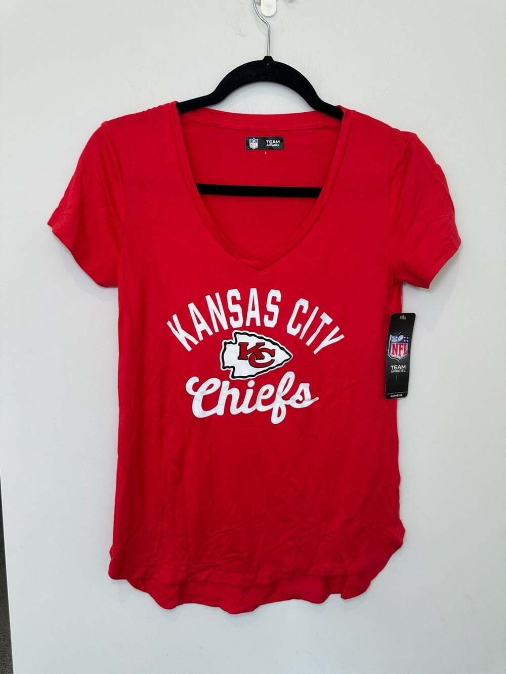 NFL Team Apparel Kansas City Chiefs Red V-Neck T-Shirt Size S